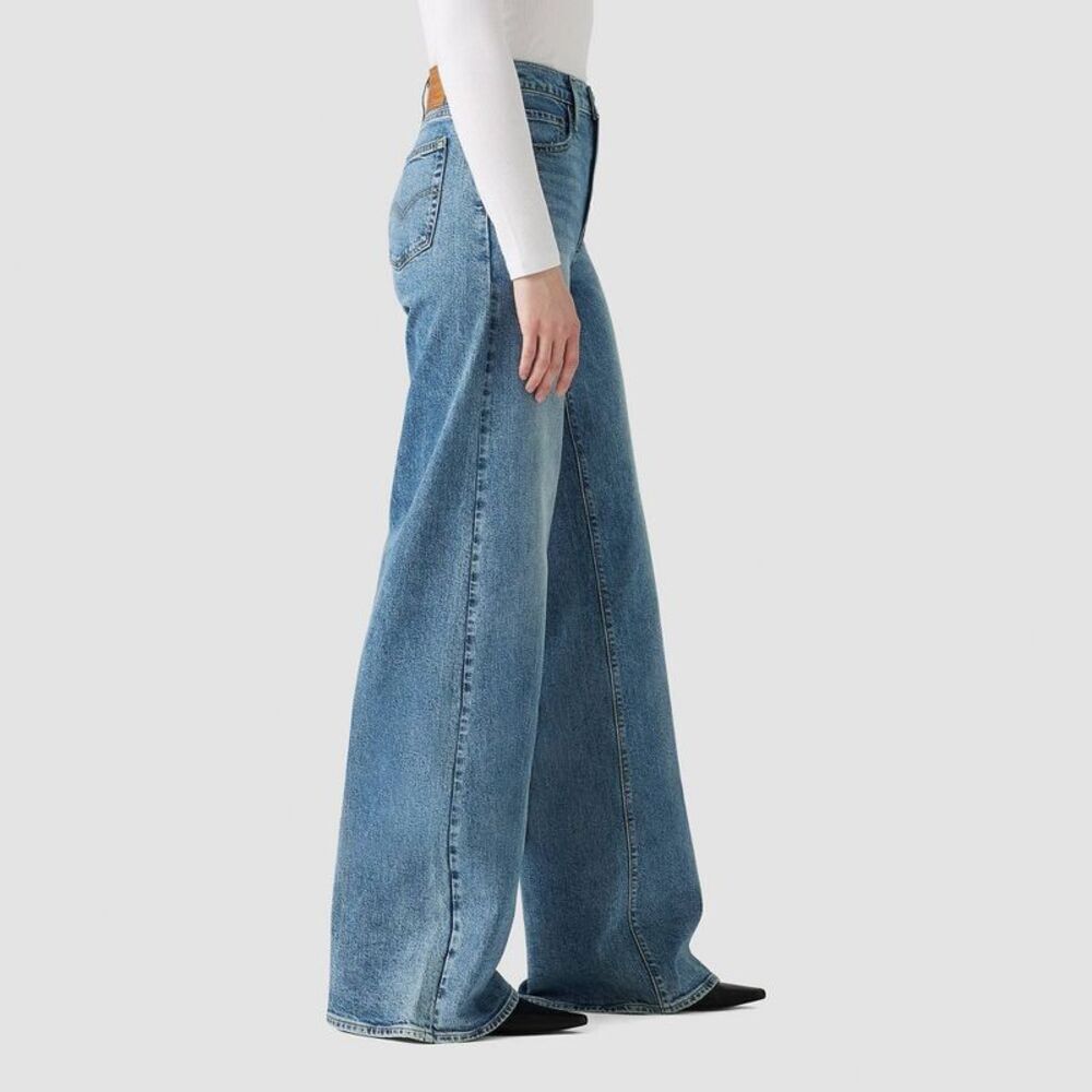 Levi's Light Blue Wide Leg Jeans - Picture 2 of 3
